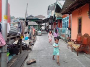 Terpaksa Bermain di Jalanan Umum, 3 RT Baru Tengah minta Anggaran Tempat Bermain Anak dudukperkara.com