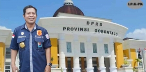 andi-aro-ketua-umum-komisi-nasional-lp-k-p-k-puas-atas-pemberhentian-wahyudin-muridu-usai-videonya-viral-68cfd5d8c925c44ed23aee34